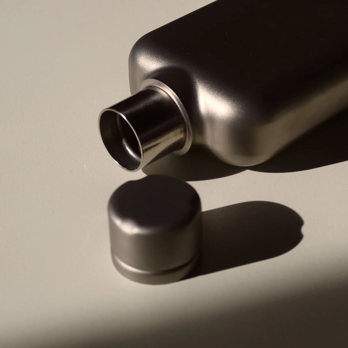 Slim Titanium memobottle