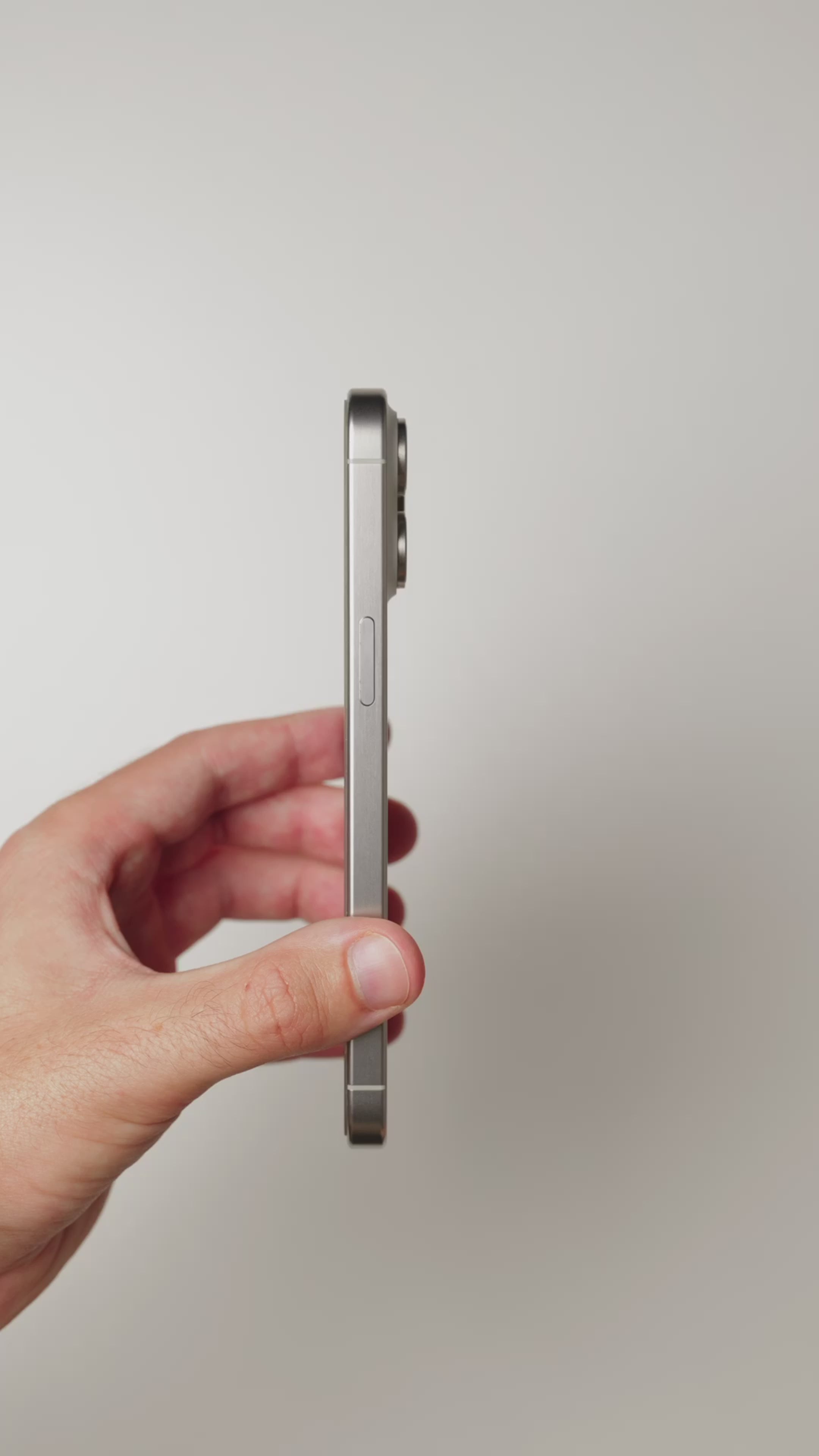 SUTI iPhone 15 Pro PhoneBack カーボン